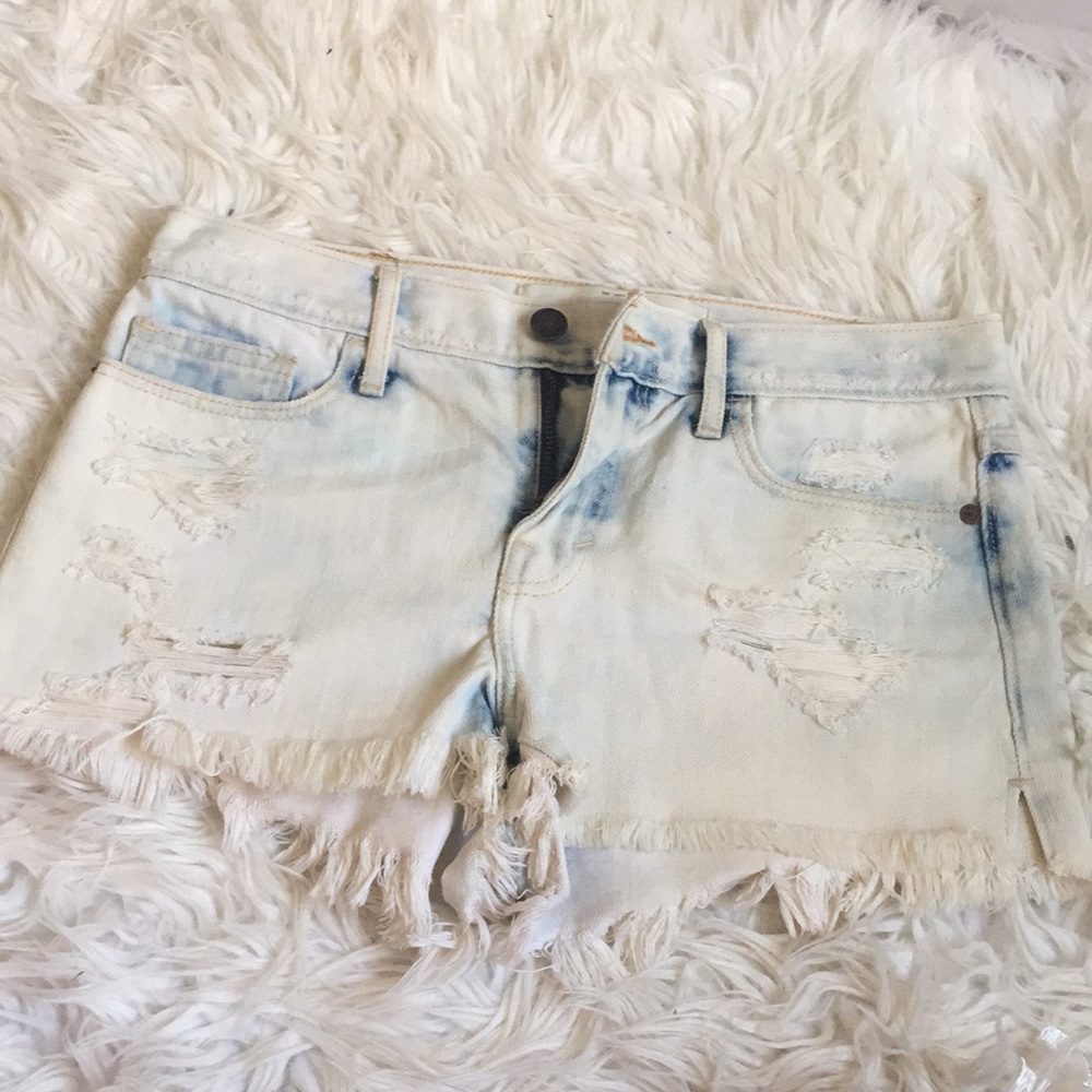 Super cute light wash Abercrombie shorts